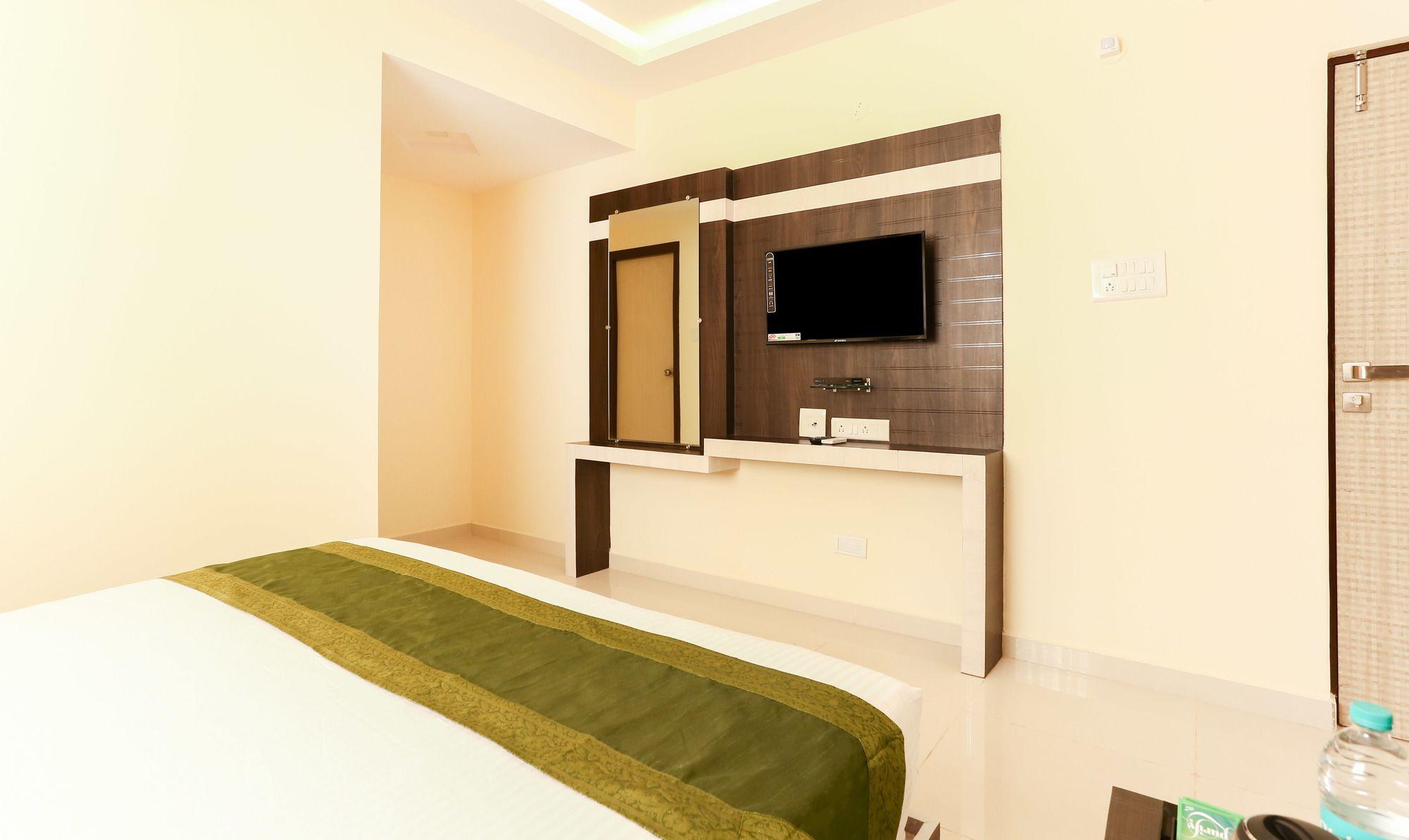 Fabhotel Rotano Suites - Yelahanka Bangalore Buitenkant foto