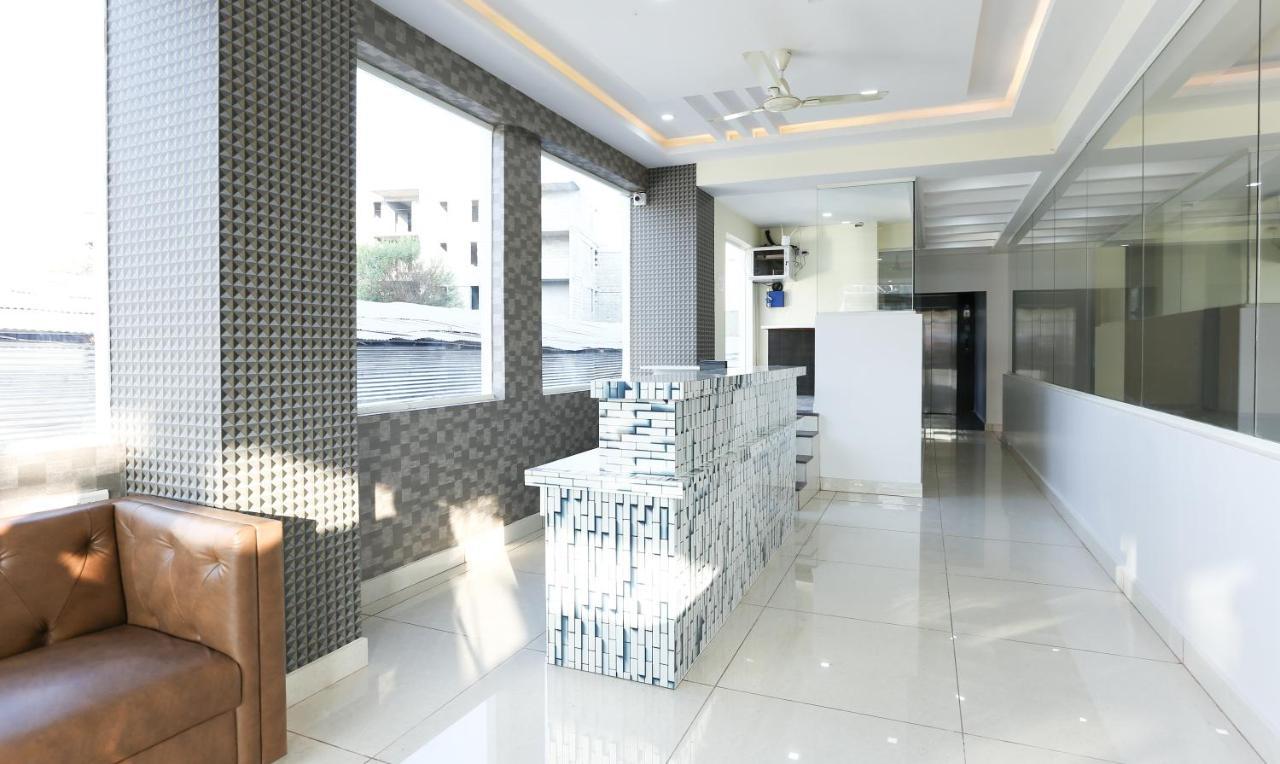 Fabhotel Rotano Suites - Yelahanka Bangalore Buitenkant foto